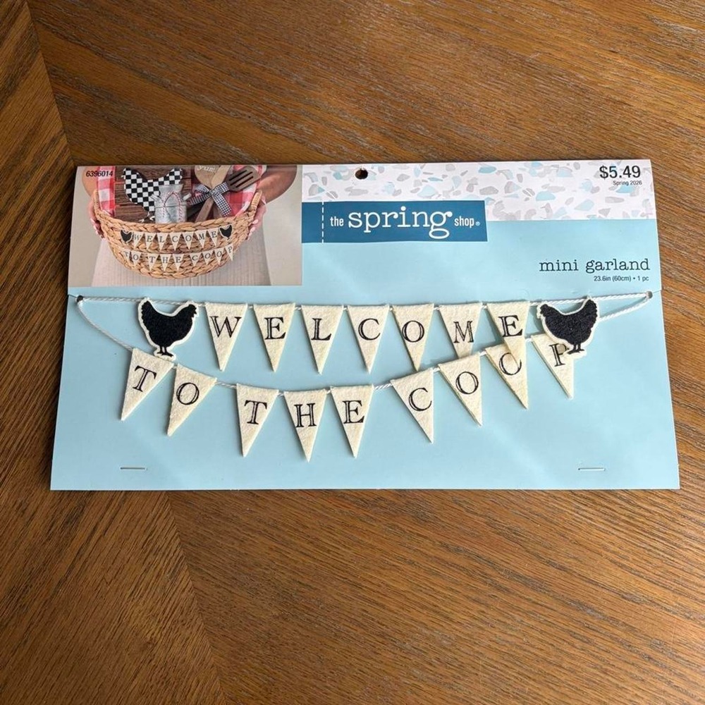 Welcome to the coop mini garland with black chicken cutouts